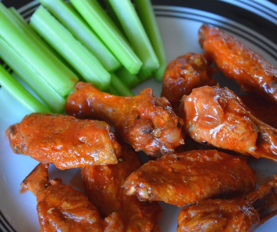 a plate of teh finished baked buffalo wings