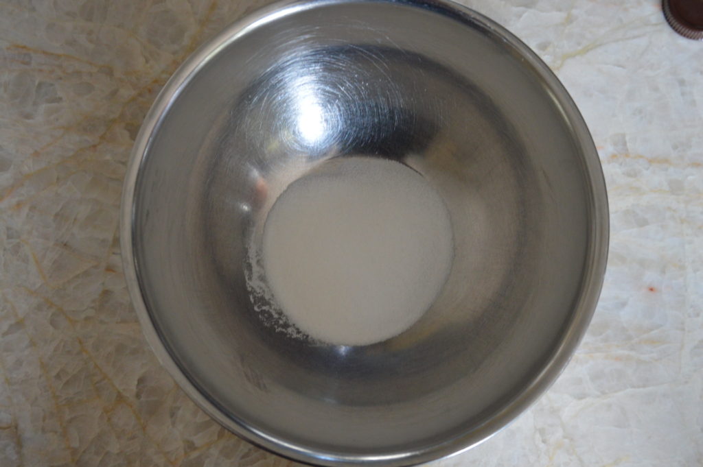 The salt and sugar sitting in a bowl