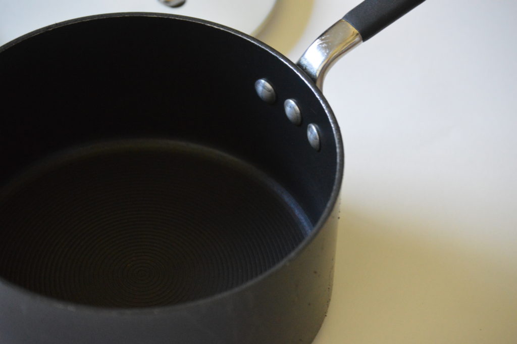 the sides of a sauce pan showing the cookwares straight sides