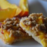 the finished peach crumble bars