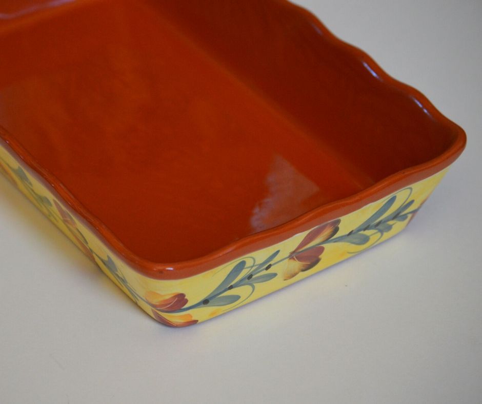 a photo of bakeware