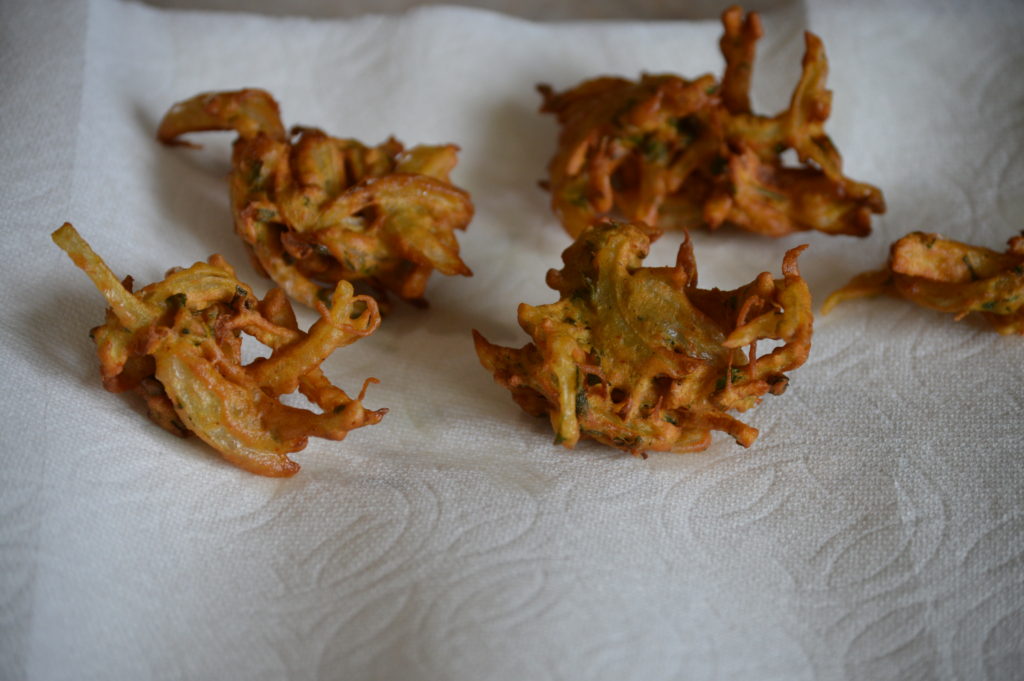 finished onion pakoras set on some paper towels