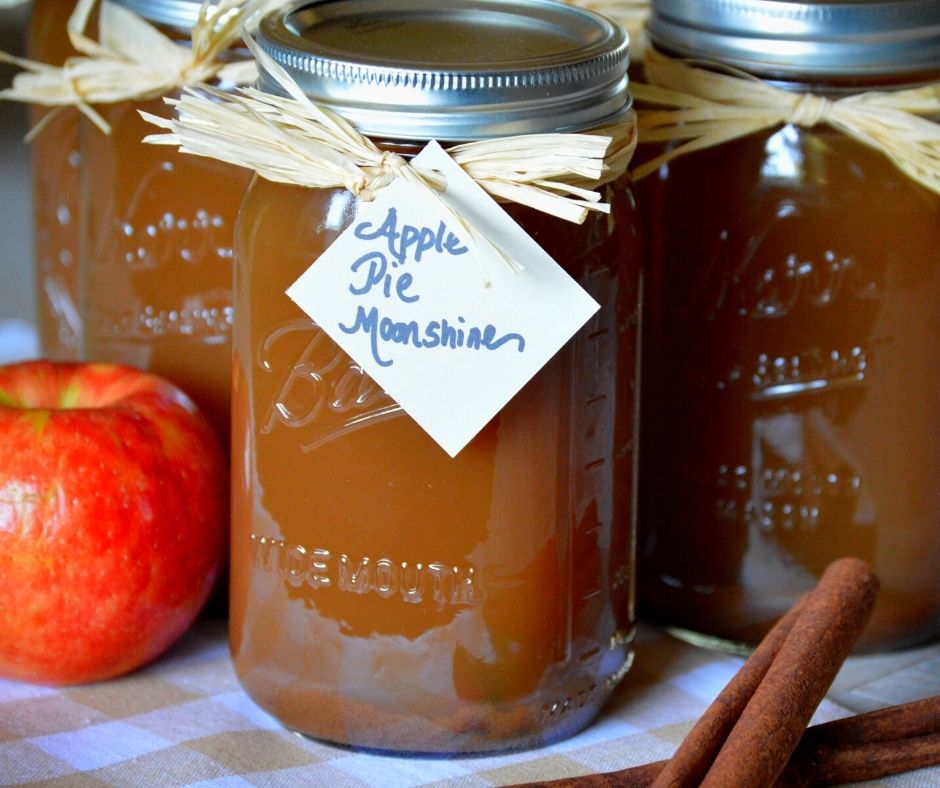 the finished apple pie moonshine