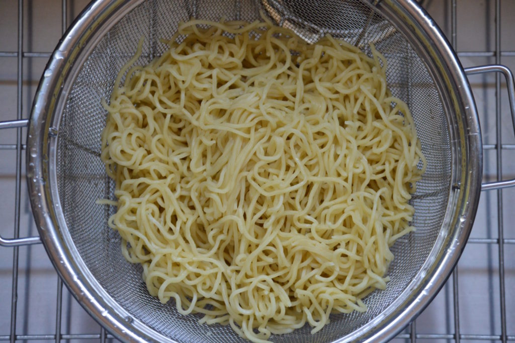 the loosened yakisoba noodles