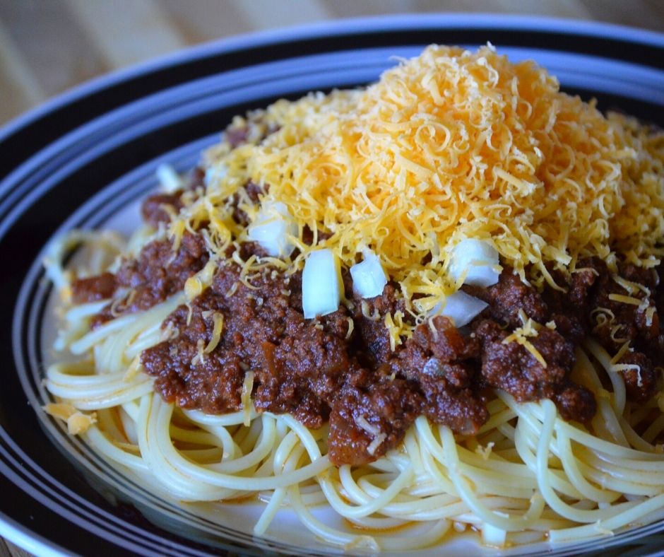 a plate of the finished Cincinnati chili 4 way
