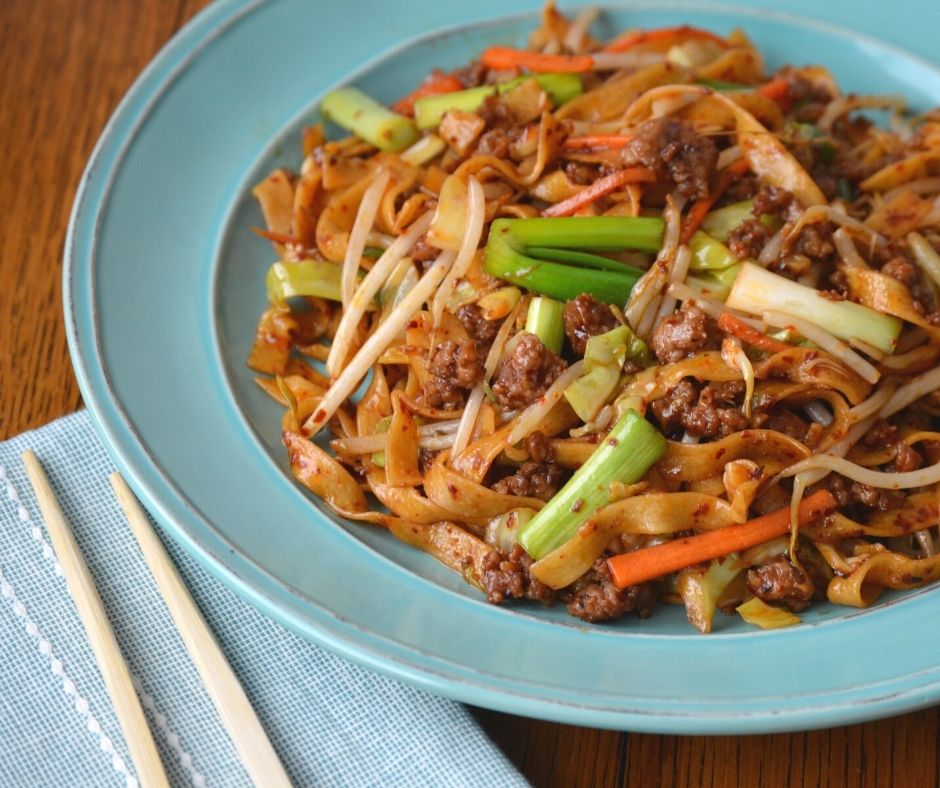 a plate of the finished ground pork chili garlic noodles