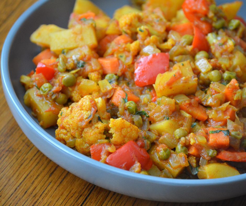 the finished mixed vegetable curry