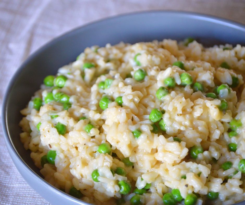 the finished pea risotto in a bowl